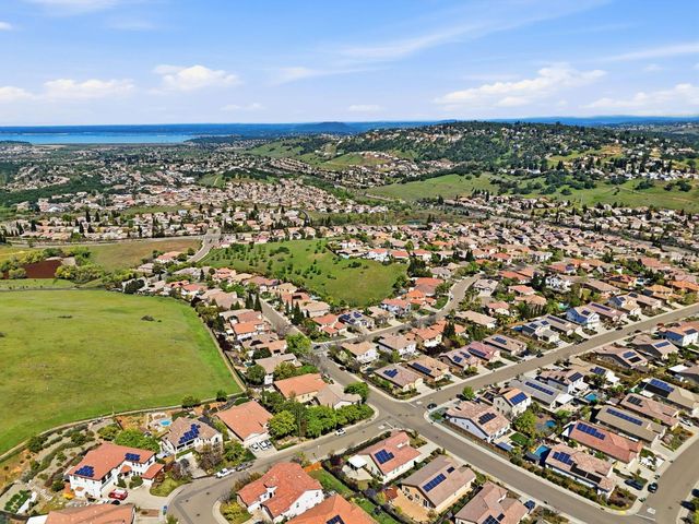 325 Carpenter Hill Rd, Folsom, CA 95630