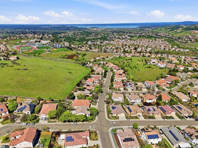 325 Carpenter Hill Rd, Folsom, CA 95630