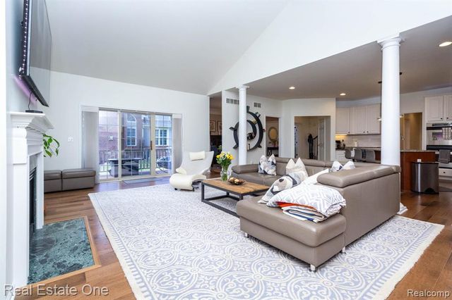 3585 Winding Brook Circle 89, Rochester Hills, MI 48309