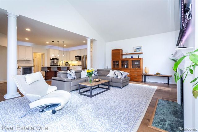 3585 Winding Brook Circle 89, Rochester Hills, MI 48309