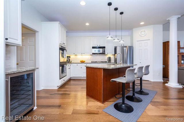 3585 Winding Brook Circle 89, Rochester Hills, MI 48309