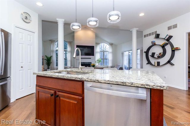 3585 Winding Brook Circle 89, Rochester Hills, MI 48309