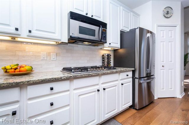 3585 Winding Brook Circle 89, Rochester Hills, MI 48309