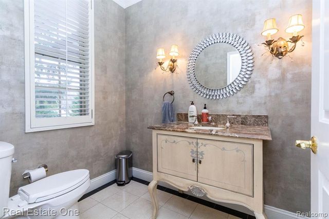 3585 Winding Brook Circle 89, Rochester Hills, MI 48309