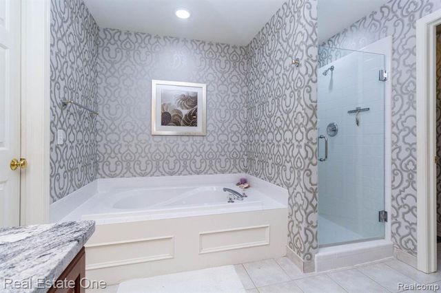 3585 Winding Brook Circle 89, Rochester Hills, MI 48309