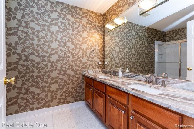 3585 Winding Brook Circle 89, Rochester Hills, MI 48309