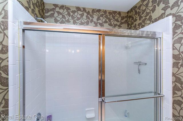 3585 Winding Brook Circle 89, Rochester Hills, MI 48309