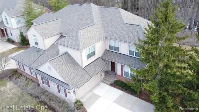 3585 Winding Brook Circle 89, Rochester Hills, MI 48309