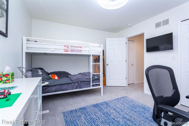 3585 Winding Brook Circle 89, Rochester Hills, MI 48309