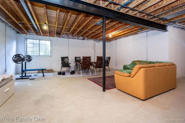 3585 Winding Brook Circle 89, Rochester Hills, MI 48309