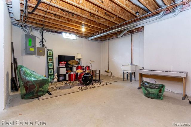 3585 Winding Brook Circle 89, Rochester Hills, MI 48309