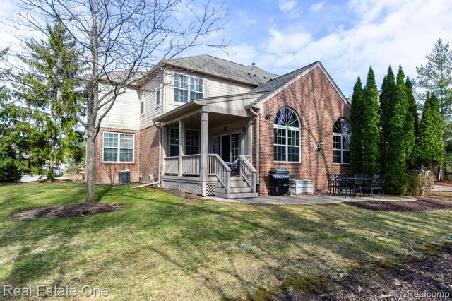 3585 Winding Brook Circle 89, Rochester Hills, MI 48309