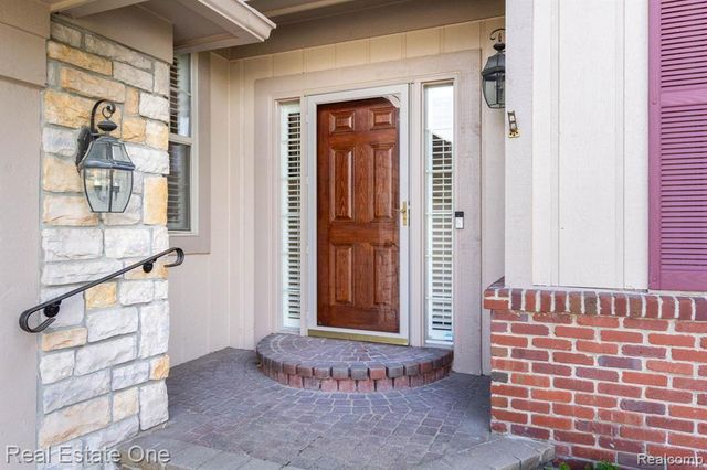 3585 Winding Brook Circle 89, Rochester Hills, MI 48309