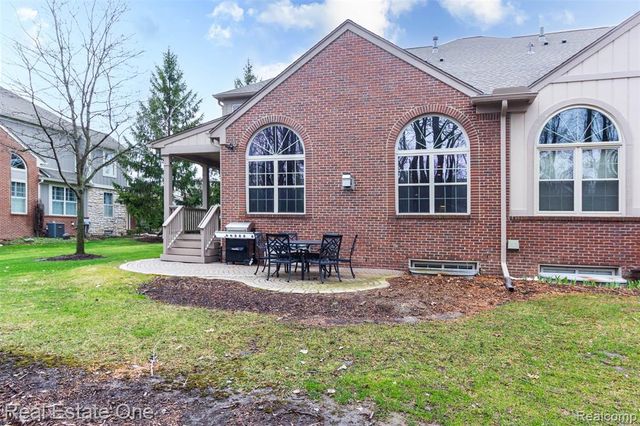 3585 Winding Brook Circle 89, Rochester Hills, MI 48309