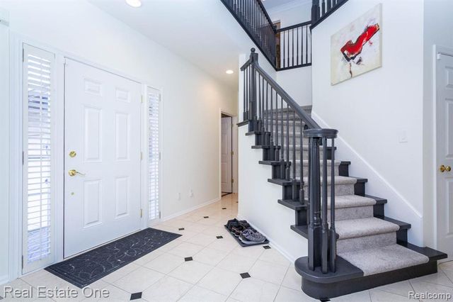 3585 Winding Brook Circle 89, Rochester Hills, MI 48309