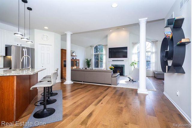 3585 Winding Brook Circle 89, Rochester Hills, MI 48309