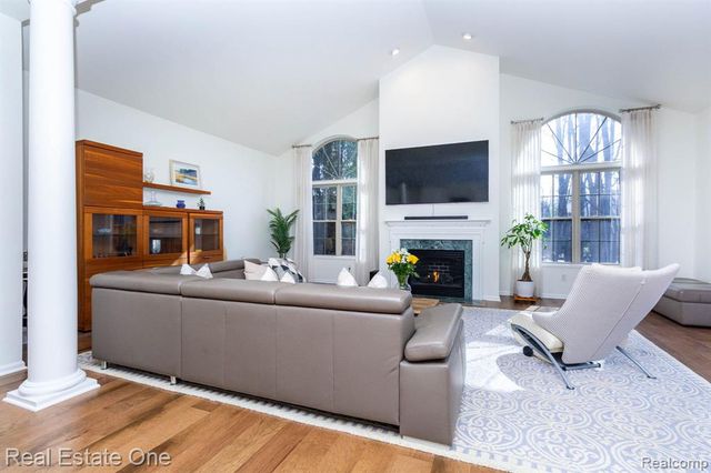 3585 Winding Brook Circle 89, Rochester Hills, MI 48309