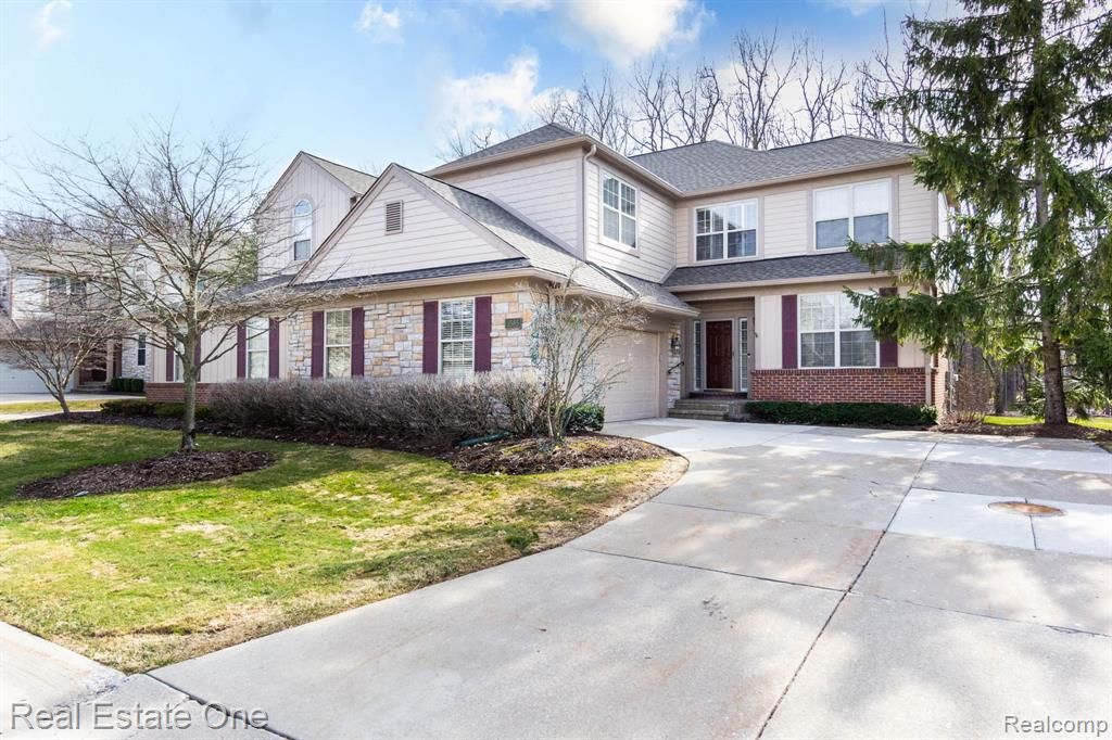 3585 Winding Brook Circle 89, Rochester Hills, MI 48309