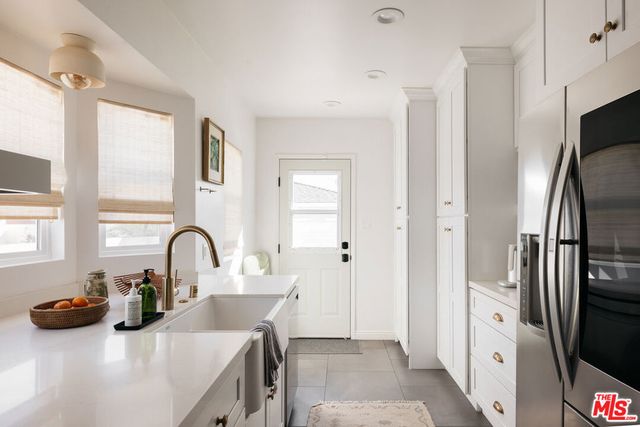 1916 W 94th Street, Los Angeles, CA 90047