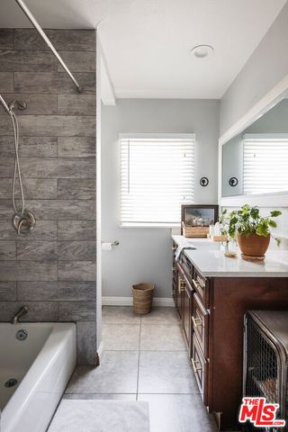 1916 W 94th Street, Los Angeles, CA 90047