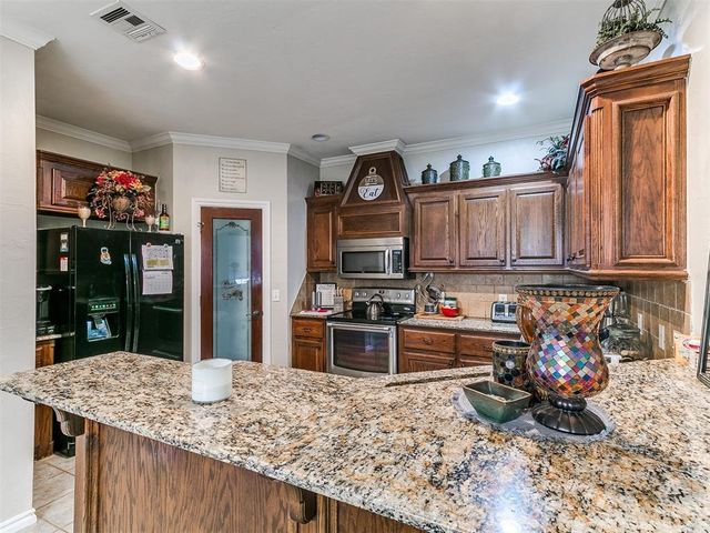 1009 Ashwood Lane, Moore, OK 73160