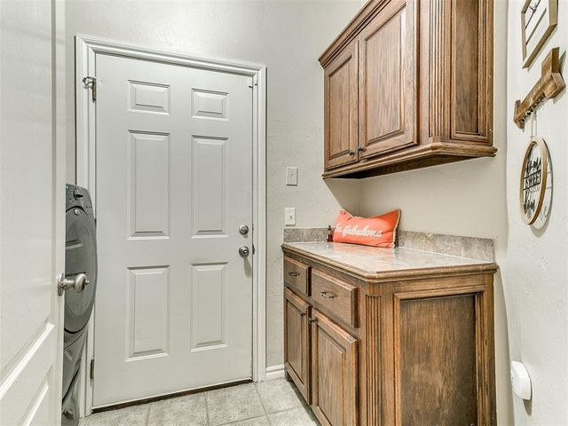 1009 Ashwood Lane, Moore, OK 73160