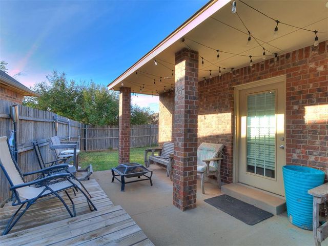 1009 Ashwood Lane, Moore, OK 73160