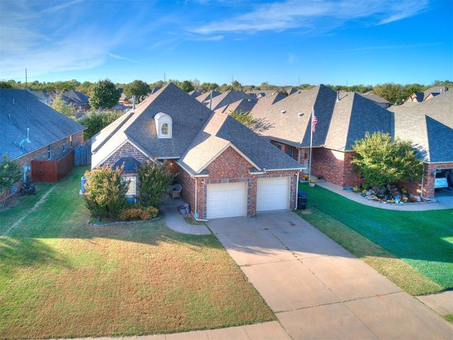 1009 Ashwood Lane, Moore, OK 73160