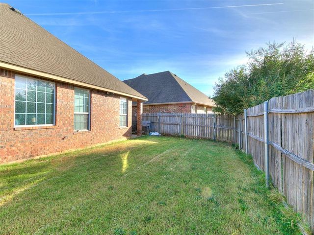 1009 Ashwood Lane, Moore, OK 73160
