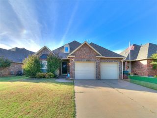1009 Ashwood Lane, Moore, OK 73160