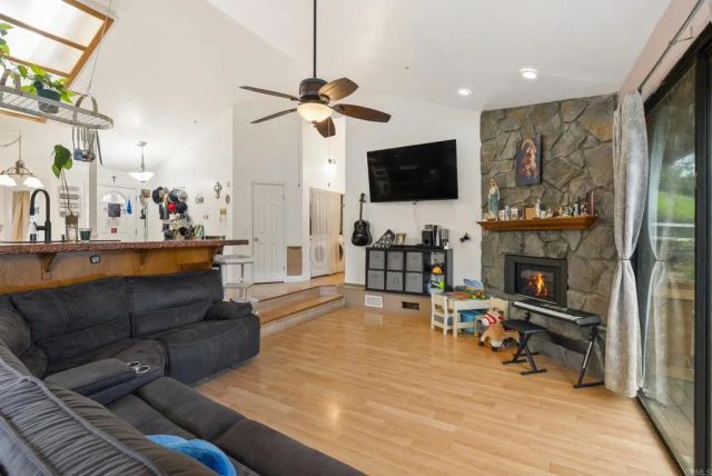 111 La Cresta Trl, El Cajon, CA 92019