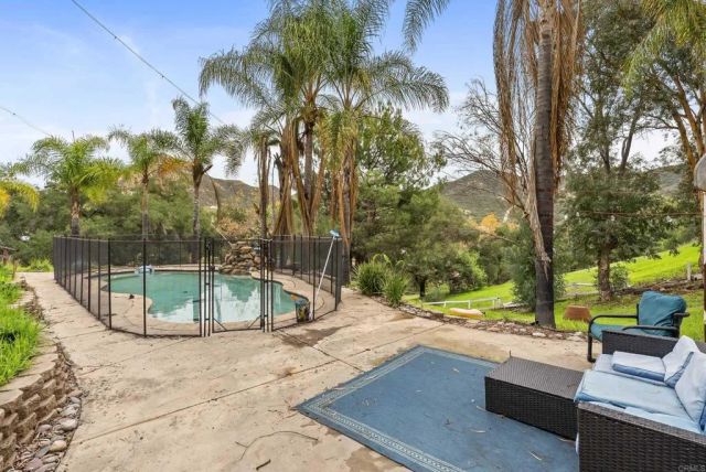 111 La Cresta Trl, El Cajon, CA 92019