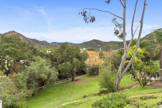 111 La Cresta Trl, El Cajon, CA 92019