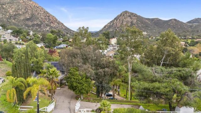 111 La Cresta Trl, El Cajon, CA 92019