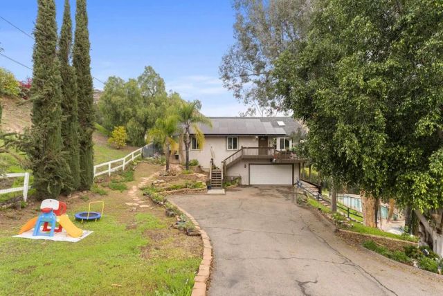 111 La Cresta Trl, El Cajon, CA 92019