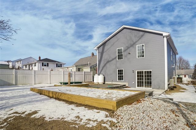 85 Colonial Avenue, Cumberland, RI 02864