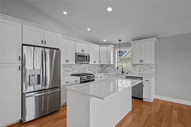 85 Colonial Avenue, Cumberland, RI 02864