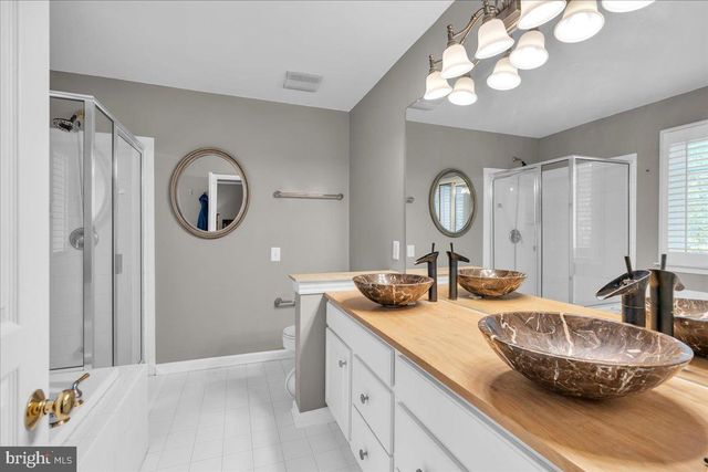 10 WESTFORD DR, Medford, NJ 08055