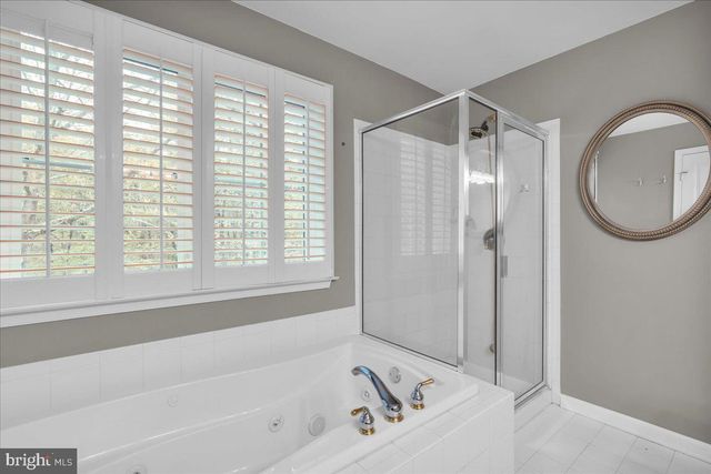 10 WESTFORD DR, Medford, NJ 08055