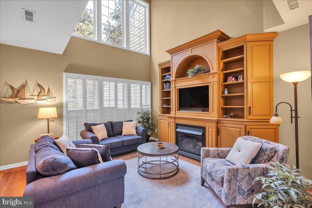 10 WESTFORD DR, Medford, NJ 08055
