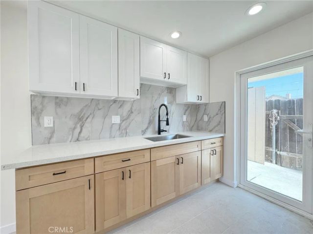 284 N Palm Avenue D, Upland, CA 91786