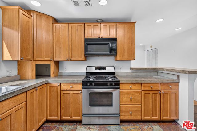 816 N Mansfield Avenue, Los Angeles, CA 90038