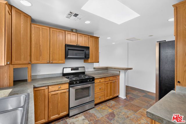 816 N Mansfield Avenue, Los Angeles, CA 90038