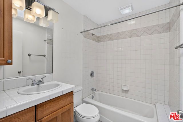 816 N Mansfield Avenue, Los Angeles, CA 90038