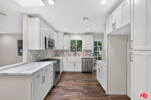 816 N Mansfield Avenue, Los Angeles, CA 90038