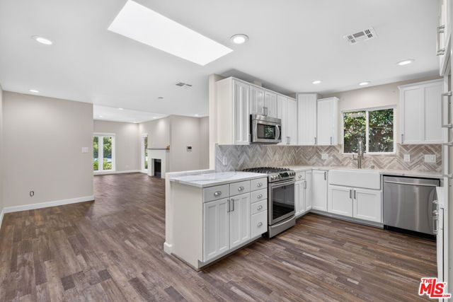 816 N Mansfield Avenue, Los Angeles, CA 90038