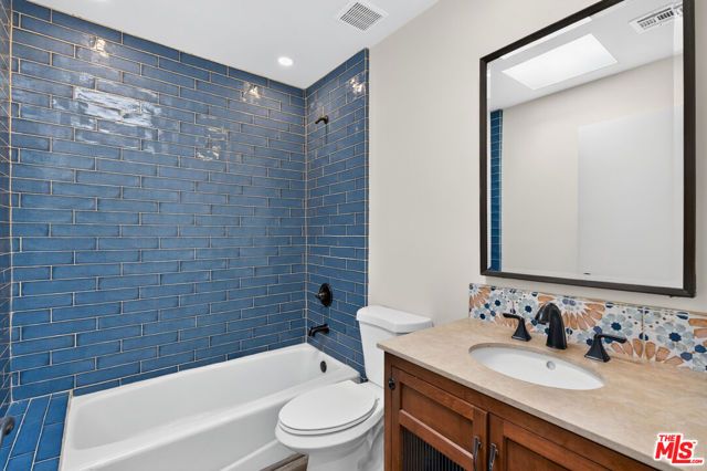 816 N Mansfield Avenue, Los Angeles, CA 90038