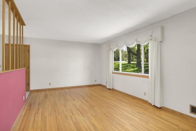 70 Kingsview Lane N, Plymouth, MN 55447