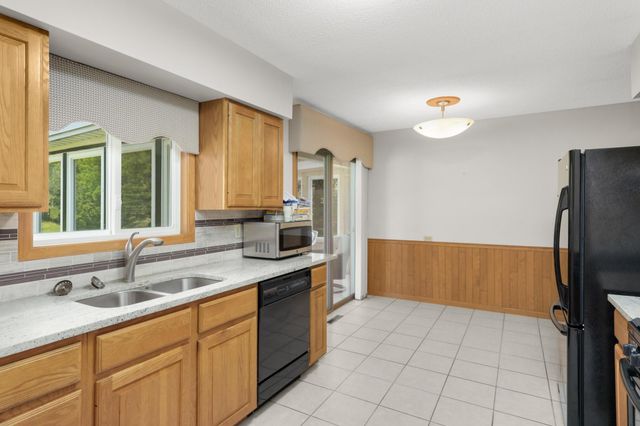 70 Kingsview Lane N, Plymouth, MN 55447