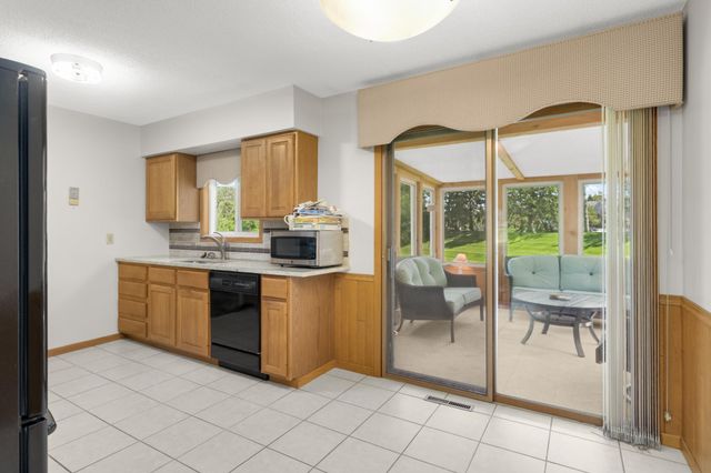 70 Kingsview Lane N, Plymouth, MN 55447
